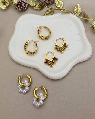 Új. Divatos. Ellenállhatatlan. 💫 Sebészeti acélból készült fülbevalók, melyekbe első látásra beleszeret. 💖 Link a BIO-ban...