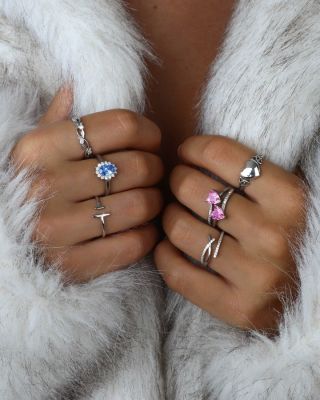 A legnépszerűbb ezüst gyűrűink ismét teljes pompájukban ragyognak. ✨ Ha tökéletes ajándékot keres, most minden ékszerünket...