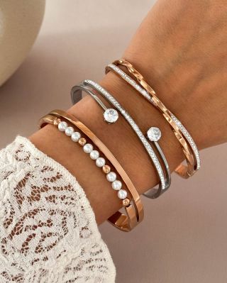 Új karkötők, melyek beragyogják a mindennapjait. 💫 Minőségi sebészeti acélból készülnek - ellenállóak, elegánsak és...